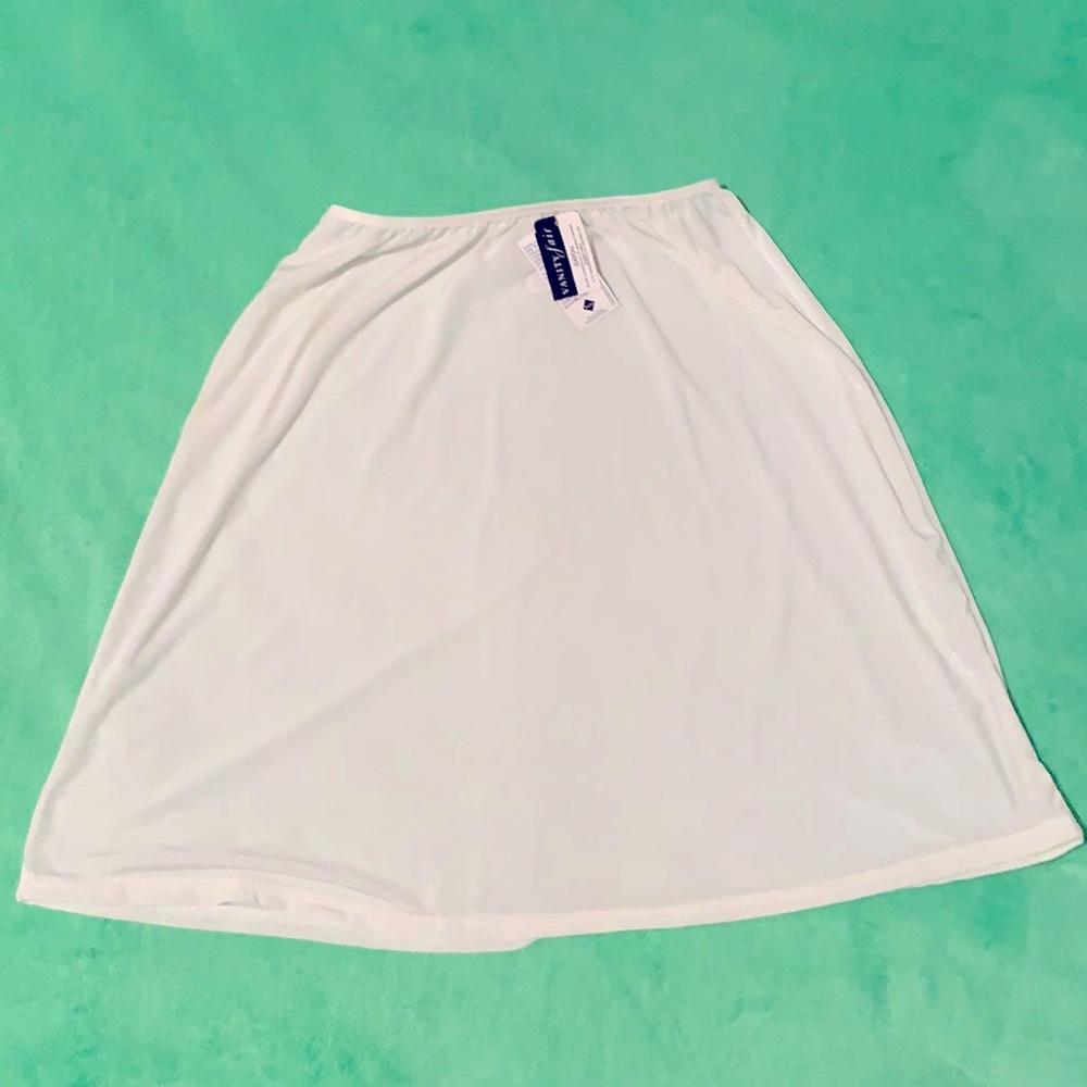 Vintage Vanity Fair made in Canada,brand new half slip